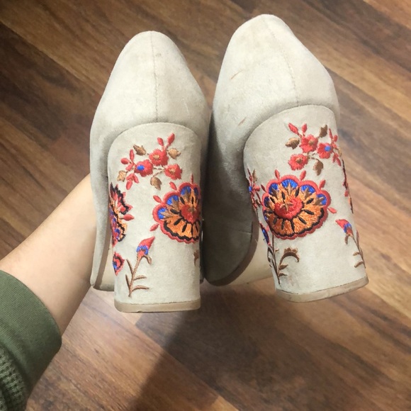 Restricted Taupe Embroidered Block Heels - Picture 6 of 7